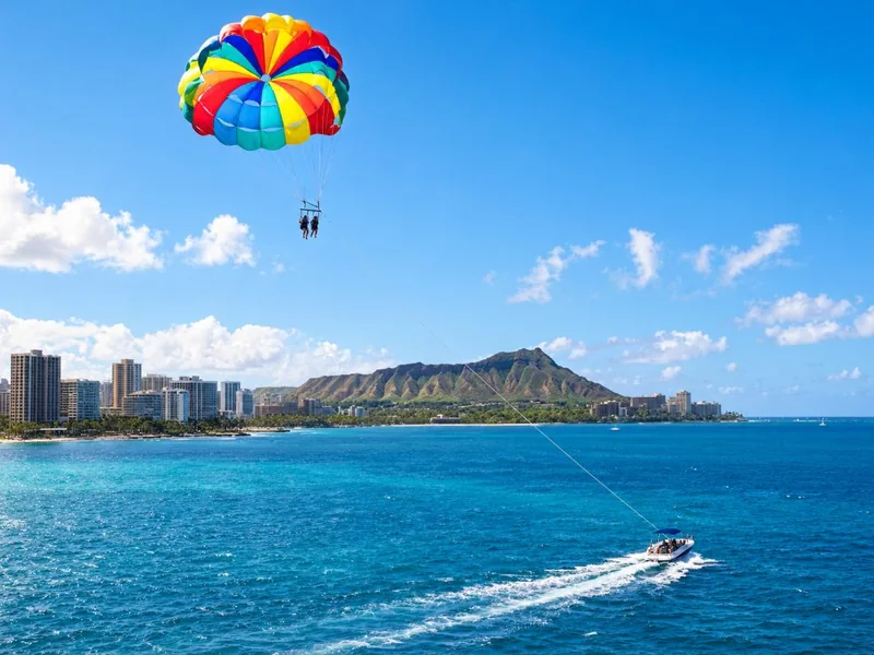 Parapendio su Maunalua Bay con vista su Diamond Head